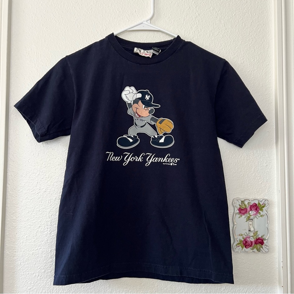 World of Disney Mickey Yankees Tshirt